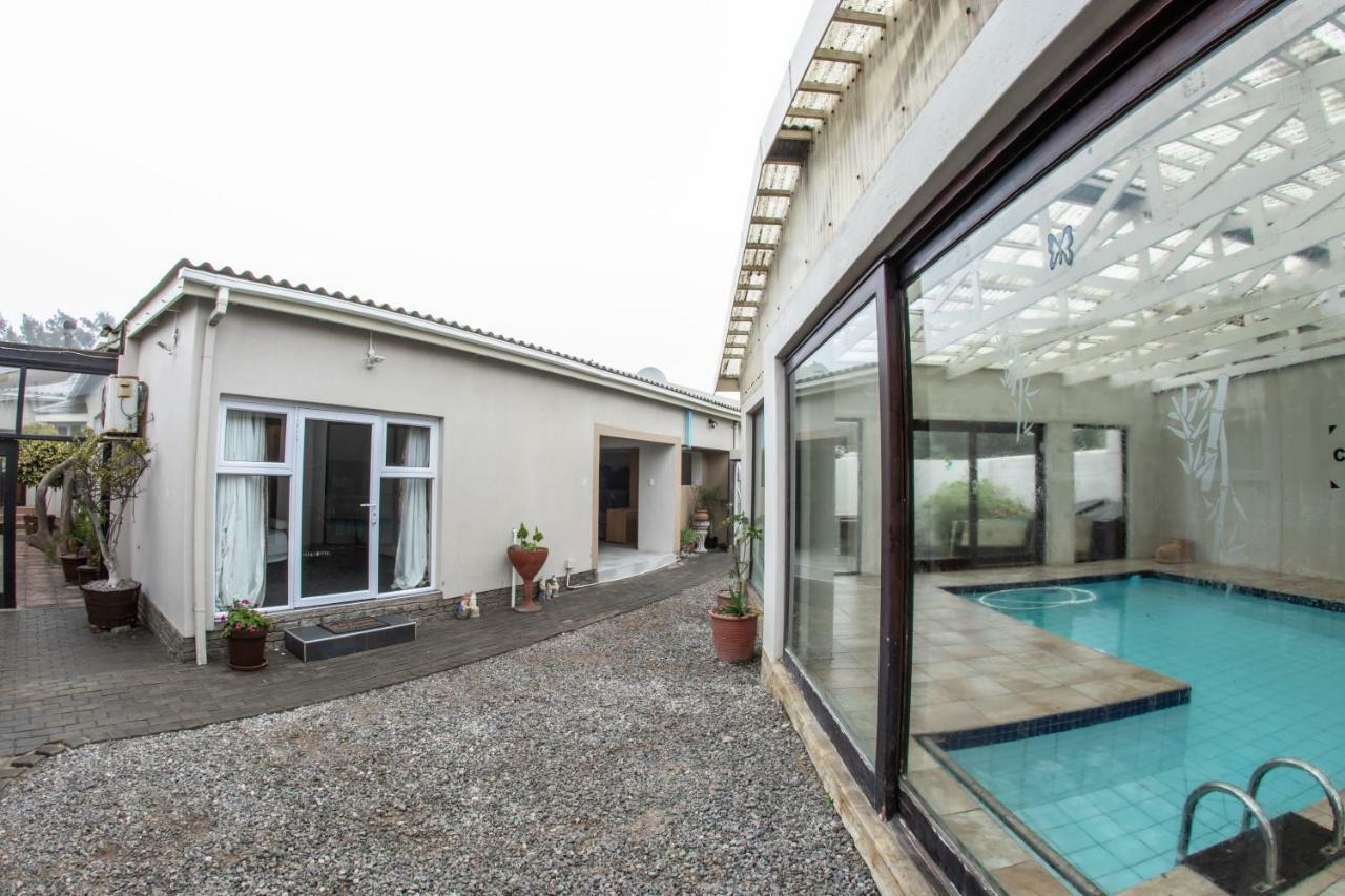 Meransha Self Catering Cc Walvis Bay Exterior photo
